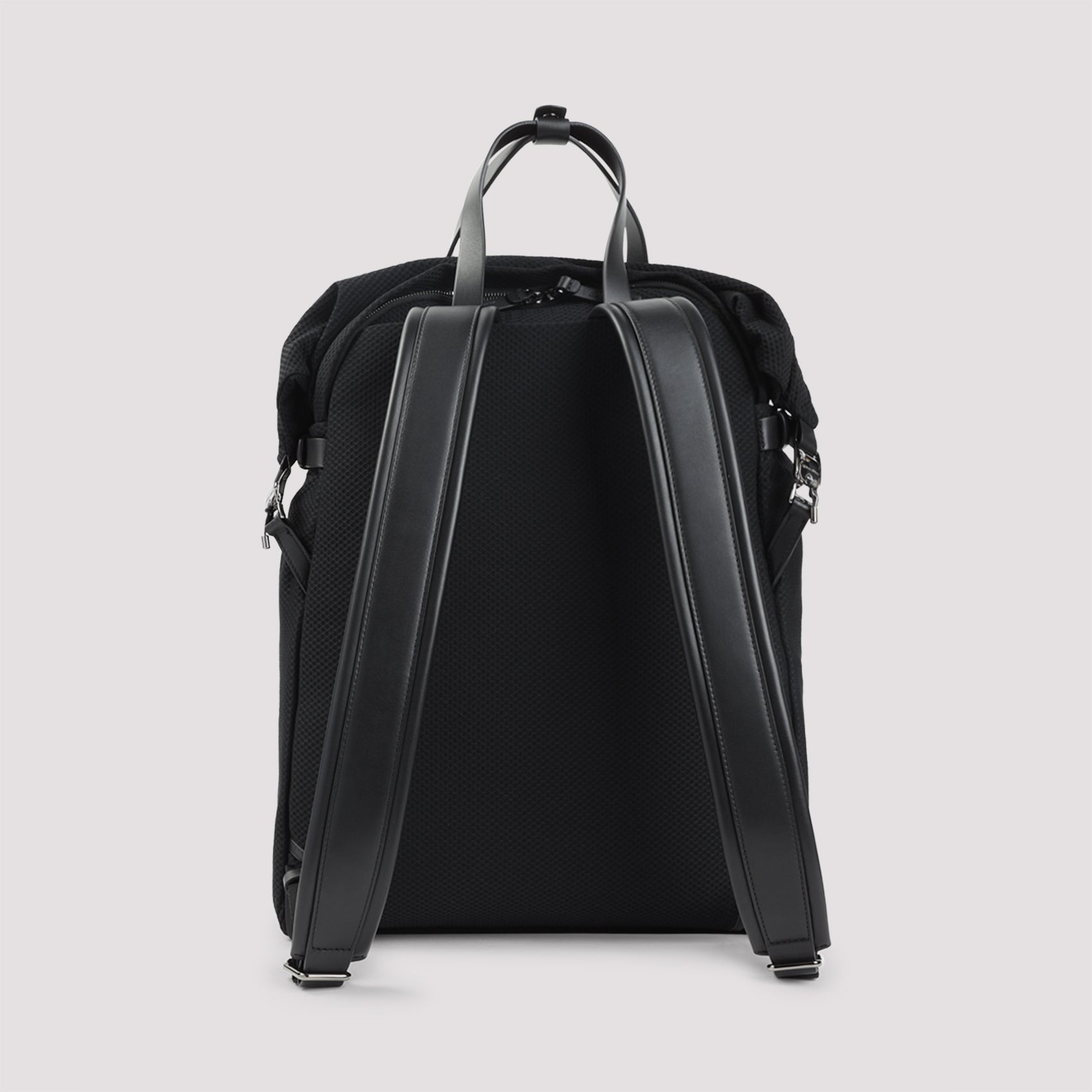Structured Black Bucket Bag With Textured Fabric And Leather Accents