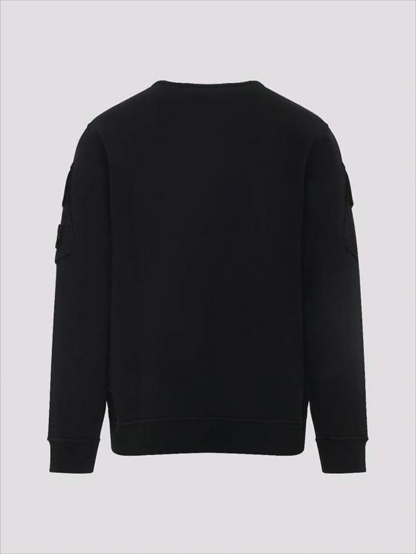 Long-Sleeve Black Sweatshirt with Ribbed Cuffs and Subtle Patch Detail