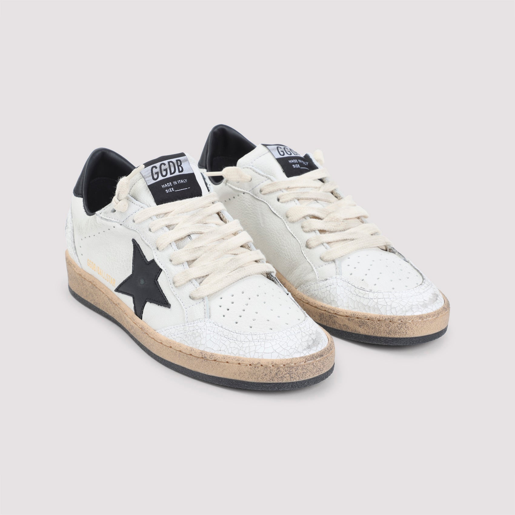 Textured White Leather Low-Top Sneakers With Black Star Detail