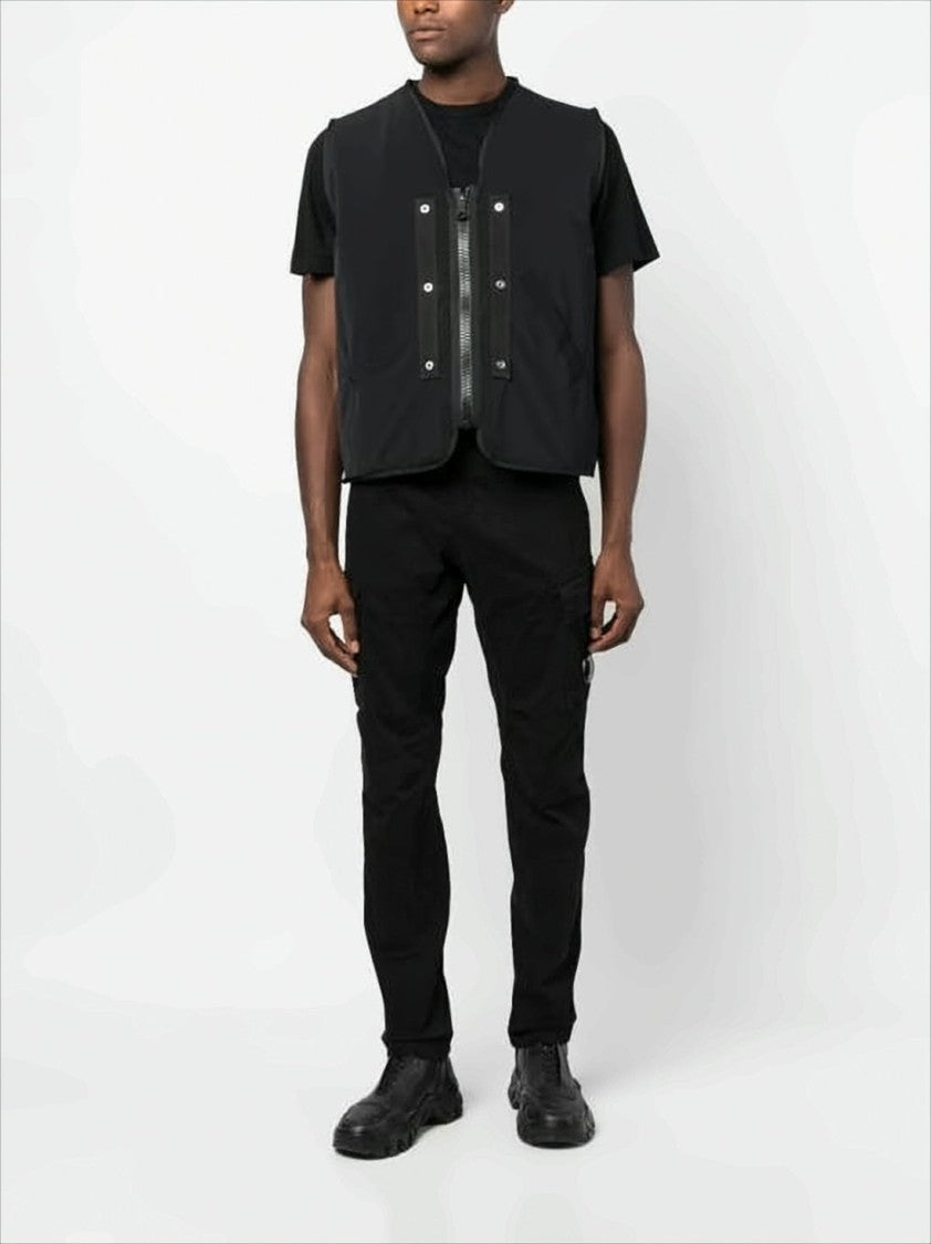 Streamlined Black Cargo Pants With Functional Pockets And Logo Detail