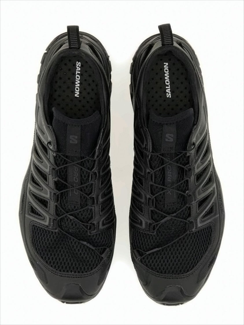 All-Black Athletic Sneakers with Quick-Pull Lacing System