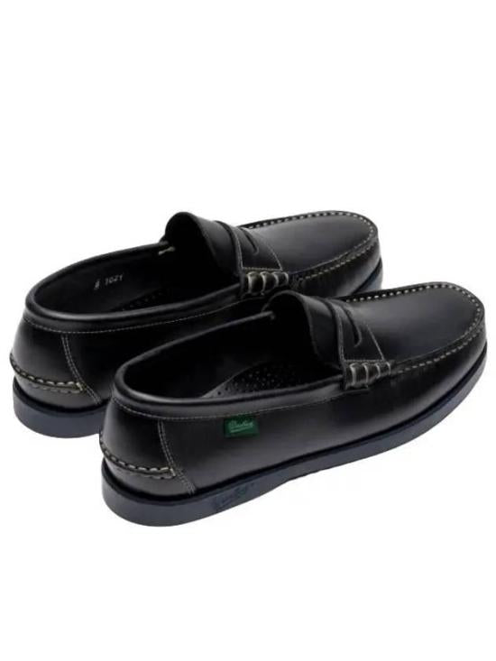 Classic Leather Loafers with Detailed Stitching