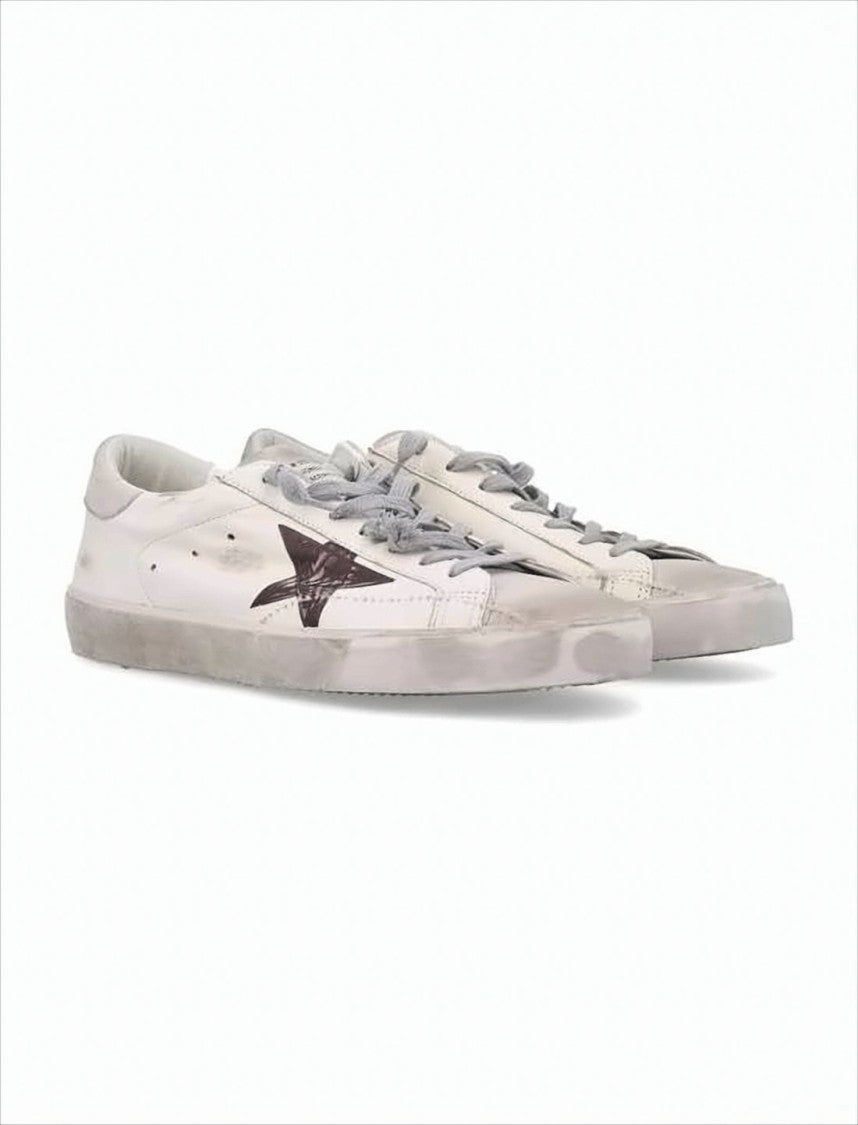 Distressed White Leather Low-Top Sneakers With Vintage Aesthetic