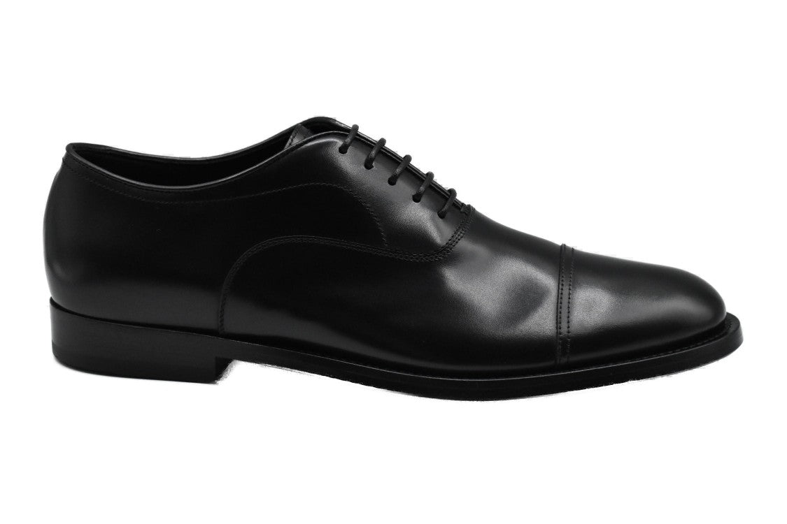 Polished Black Lace-Up Shoes With Low-Profile Heel