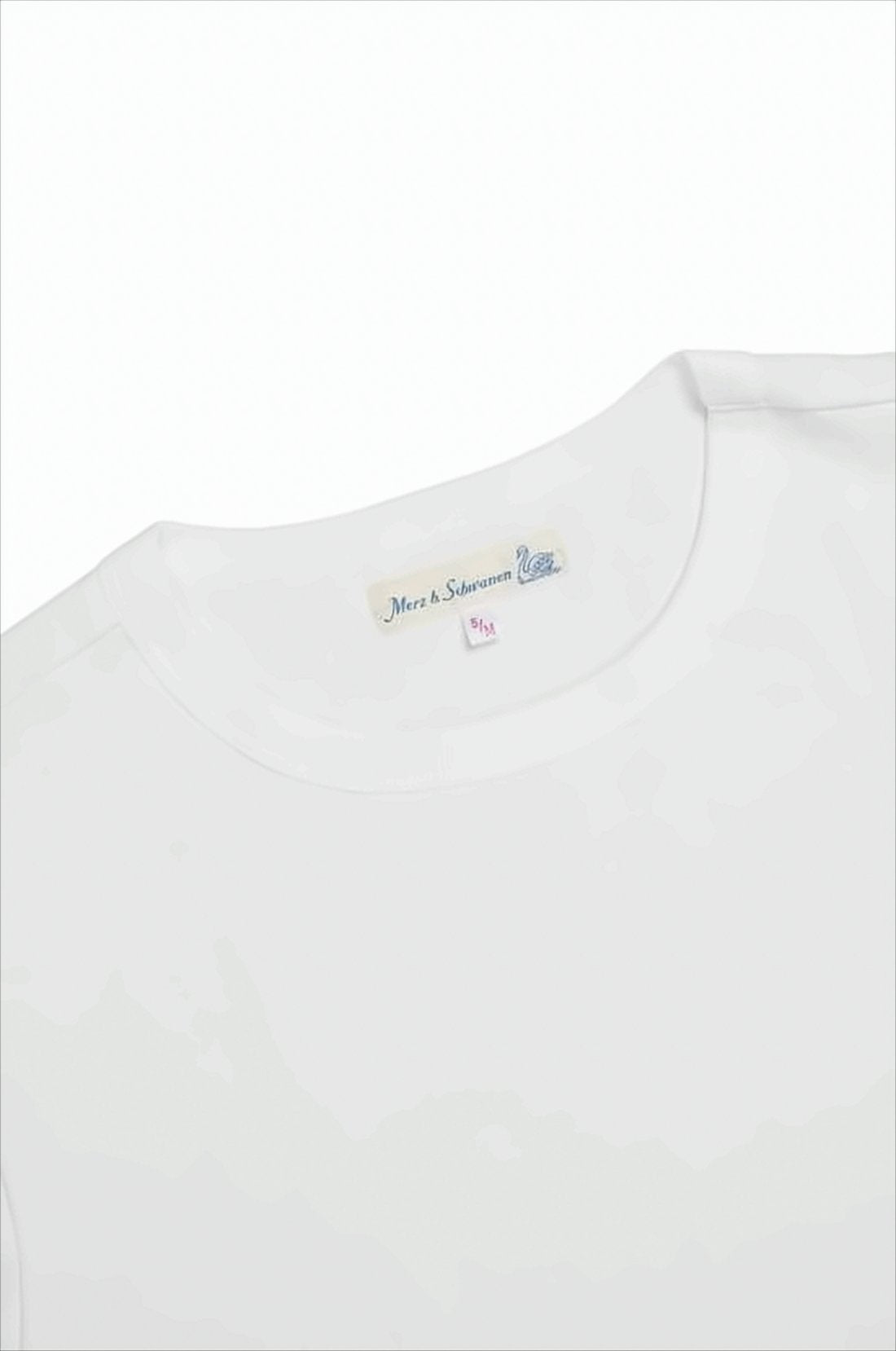 Minimalist White Short-Sleeve T-Shirt with Crew Neckline