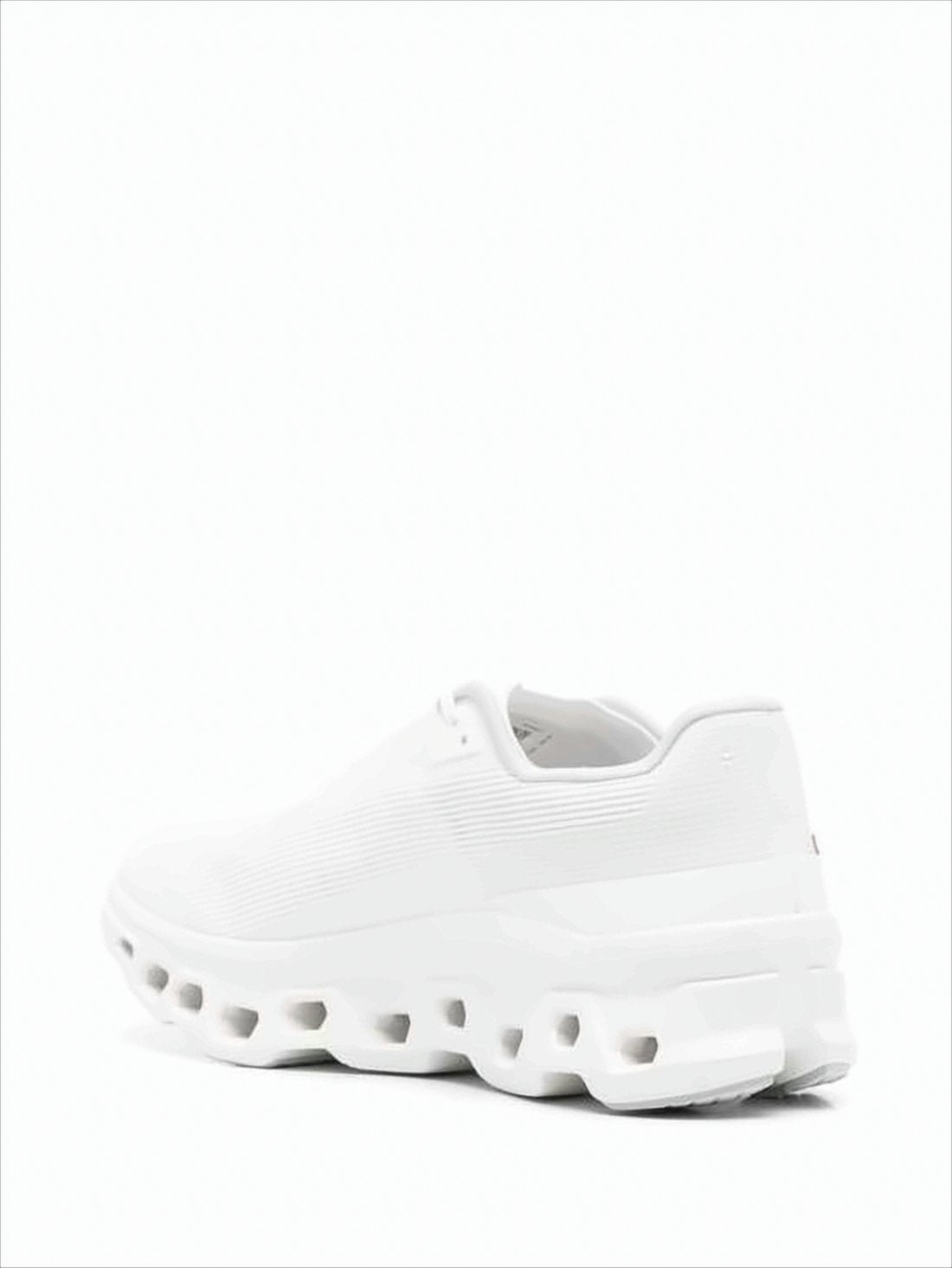 Minimally Designed Breathable Sneakers with Innovative Sole