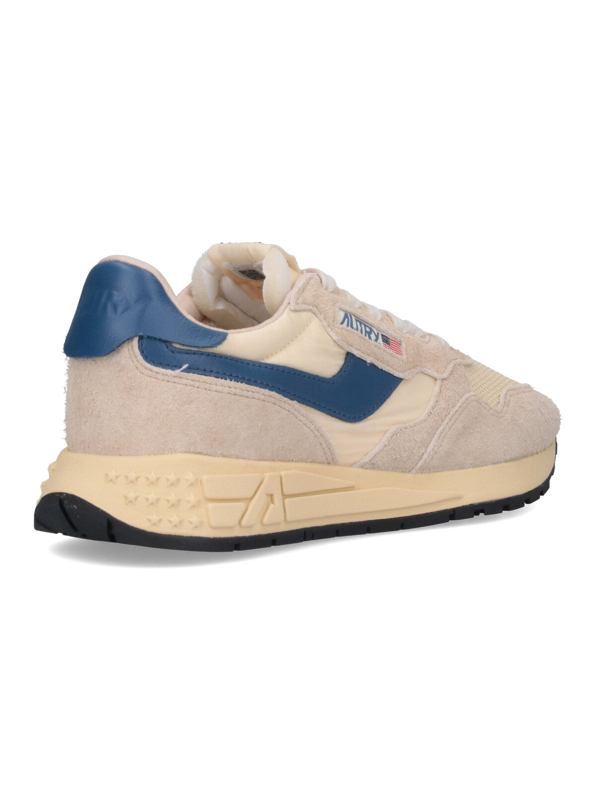 Klasyczne sneakersy z niską cholewką w beżowym odcieniu