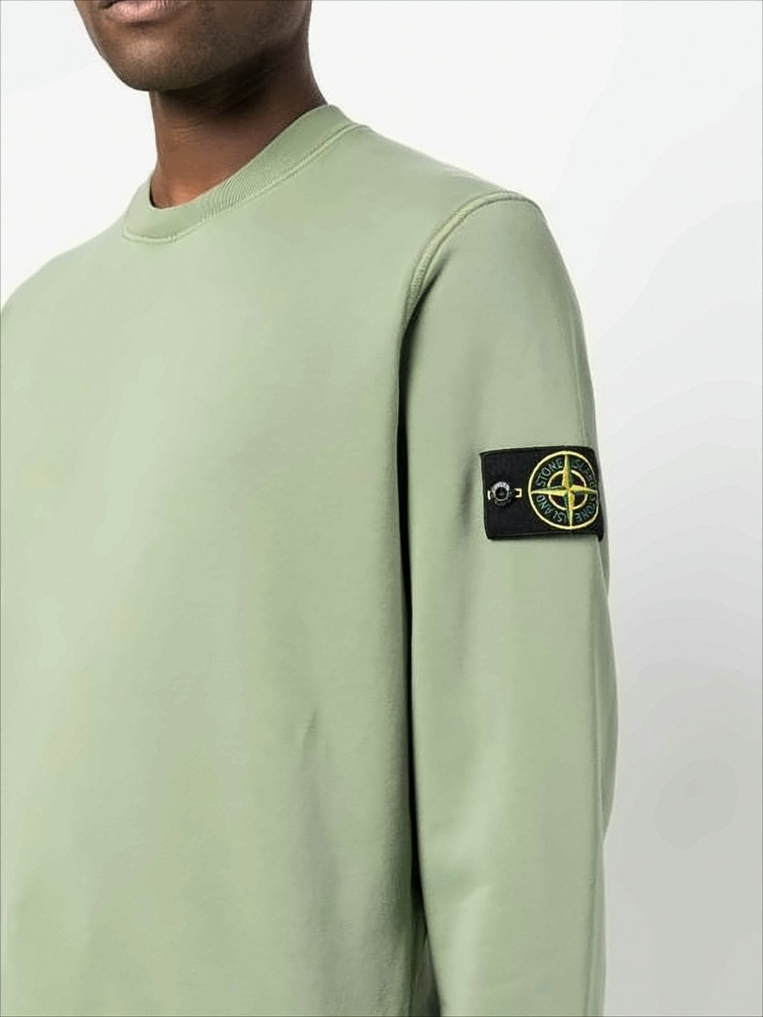 Minimalist Long-Sleeve Sweatshirt with Distinctive Patch Logo