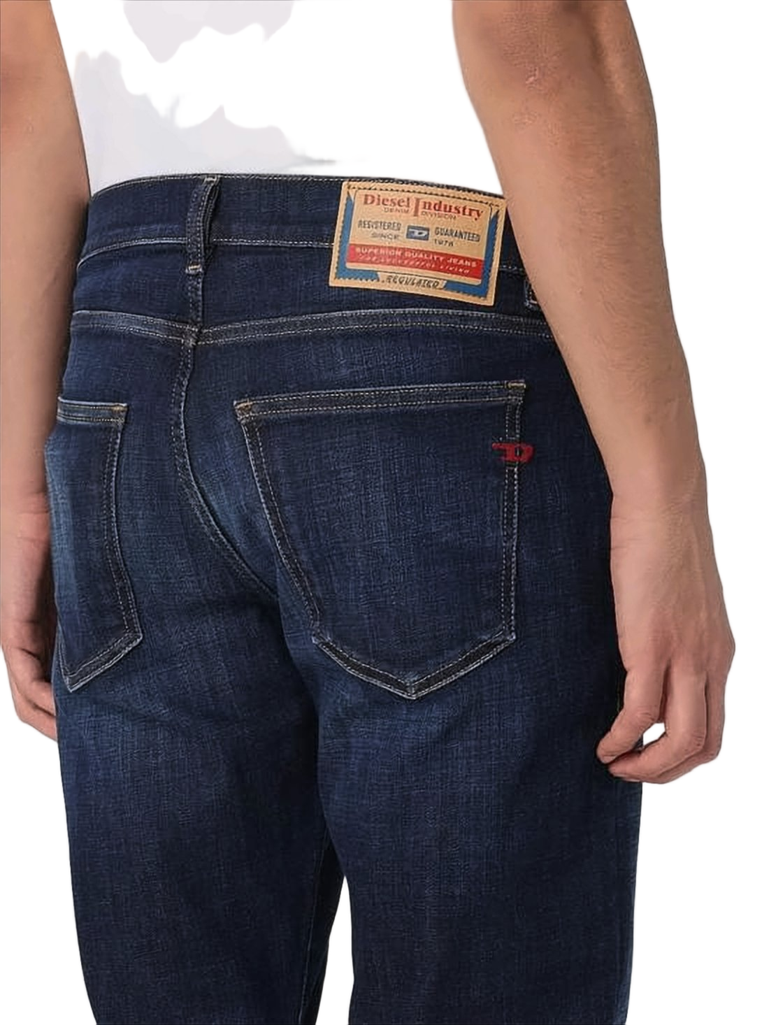 Straight-Leg Denim Jeans with Classic Five-Pocket Design