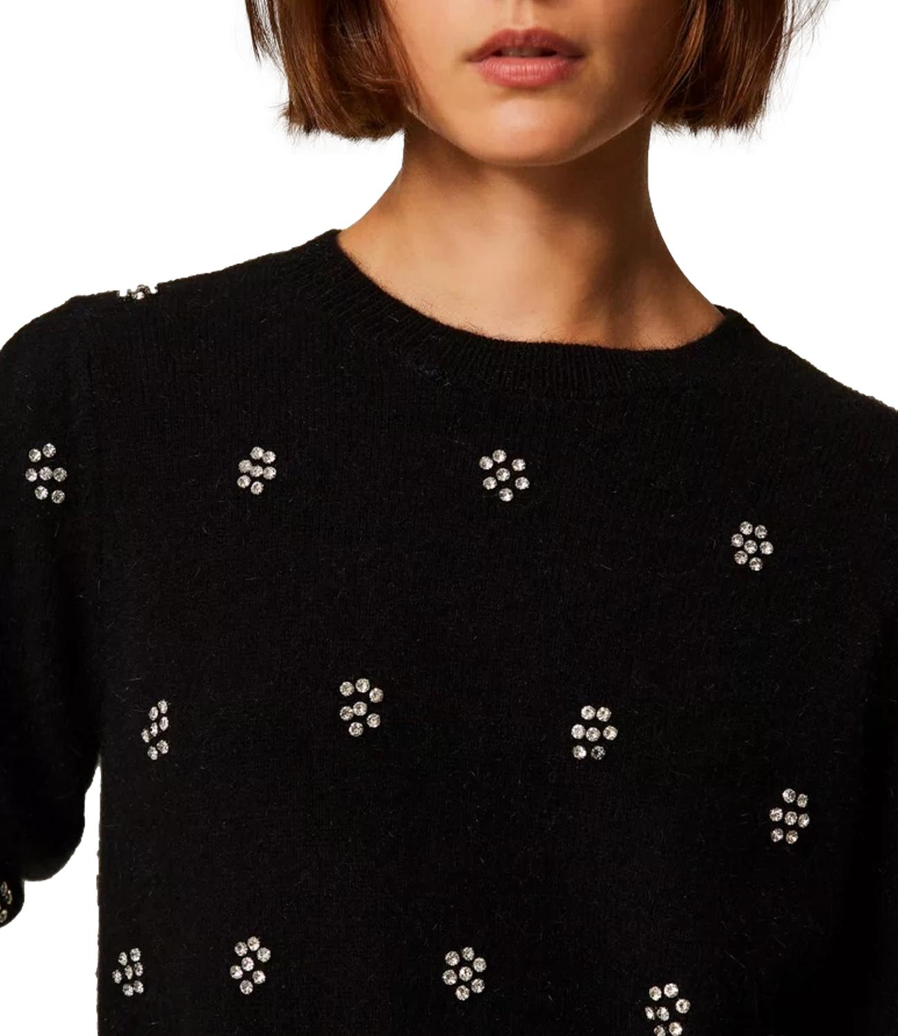 Embroidered Short-Sleeved Top With Fitted Silhouette