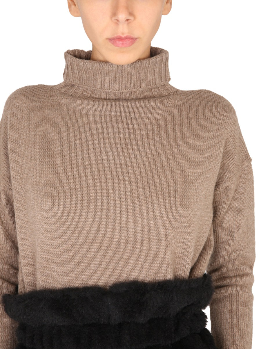 Cropped Round-Neck Top with Fitted Silhouette