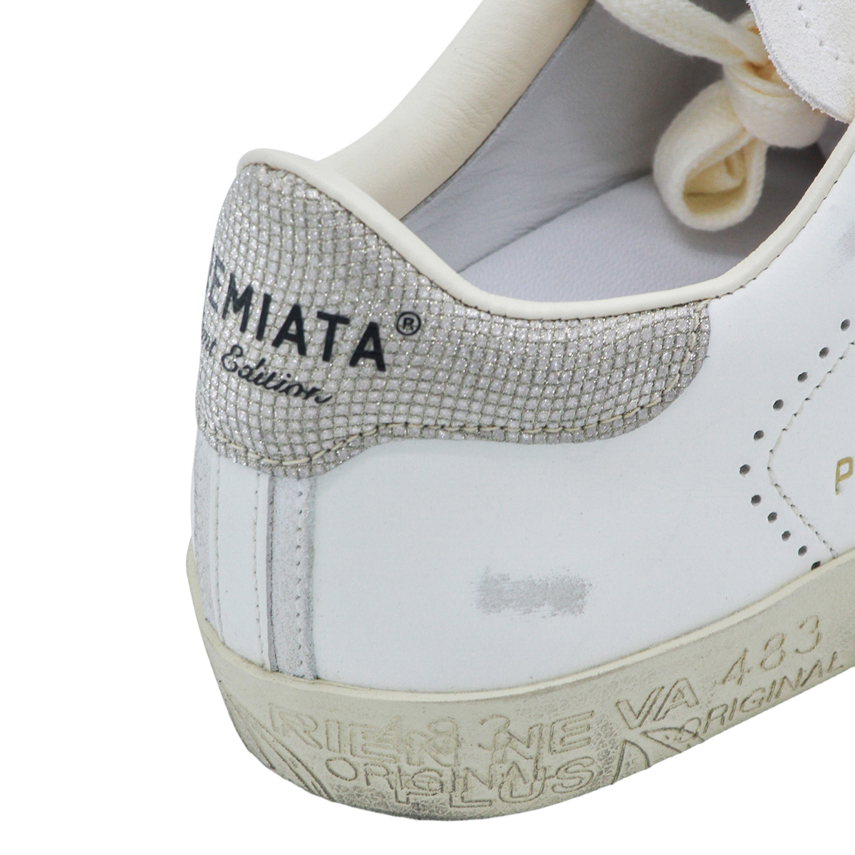 Low-Top Sneakers with Vintage-Inspired Design