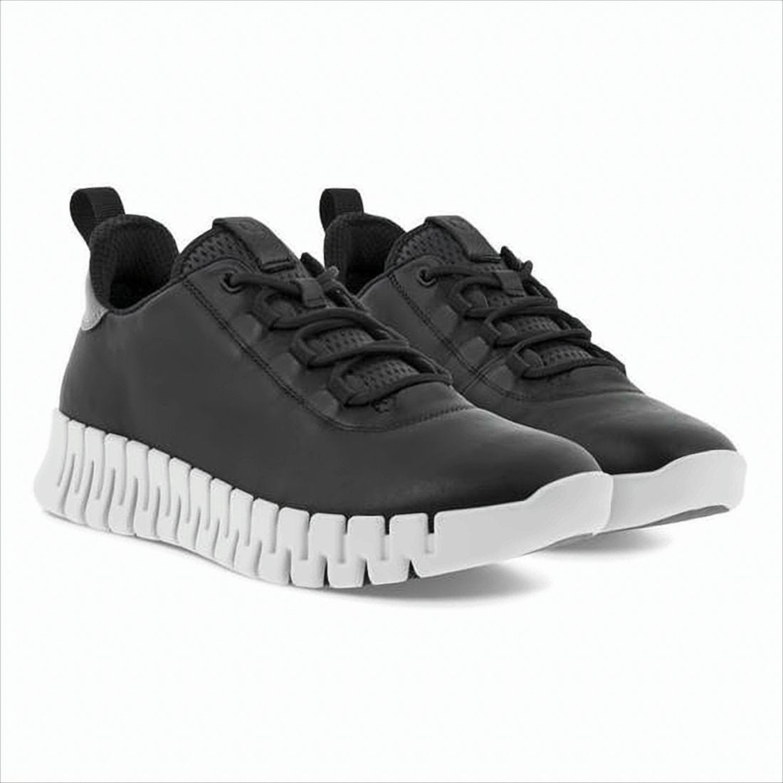 Sleek Minimalist Sneakers with Distinctive Segmented Sole