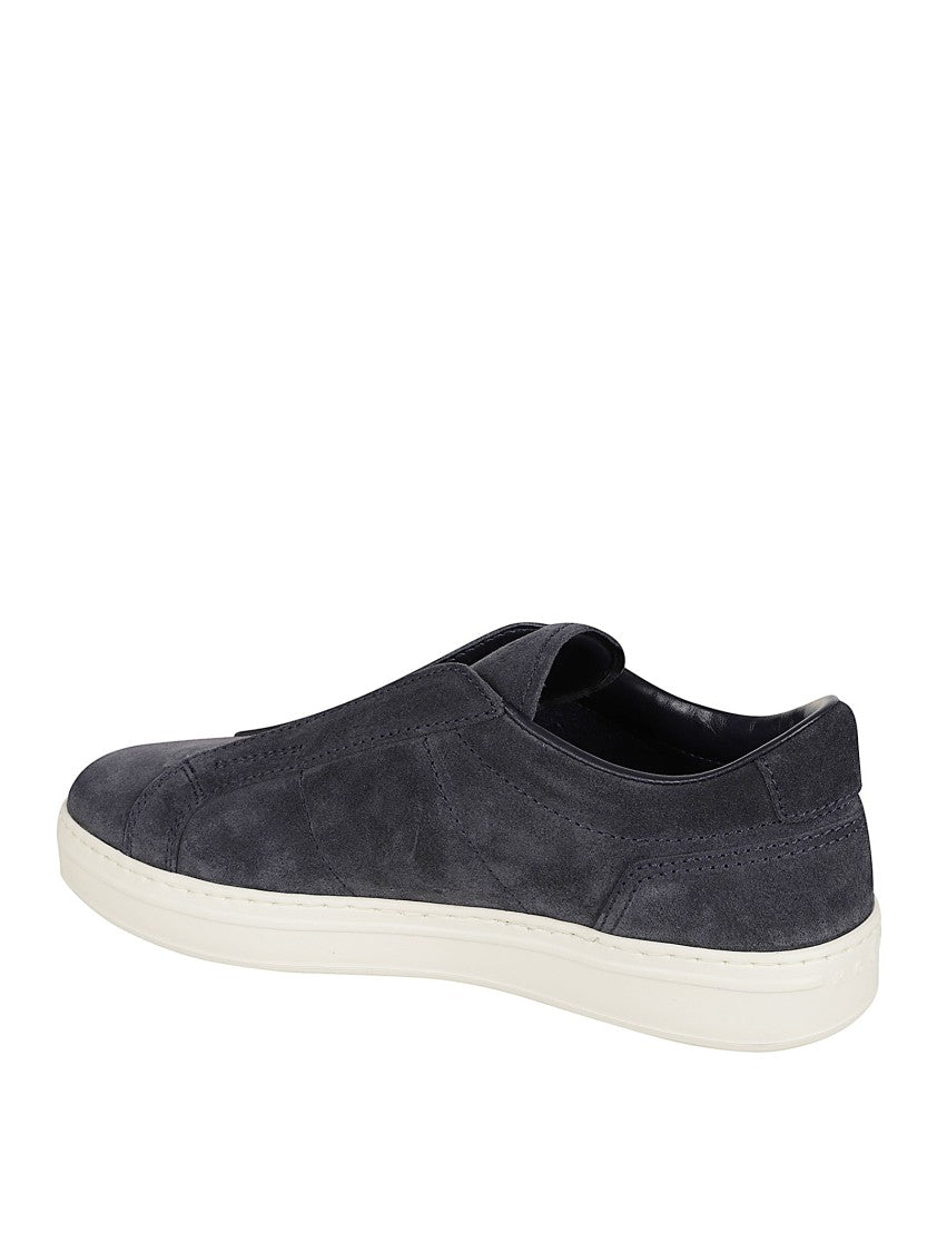 Zamszowe sneakersy w stylu koszykarskim z lat 80.