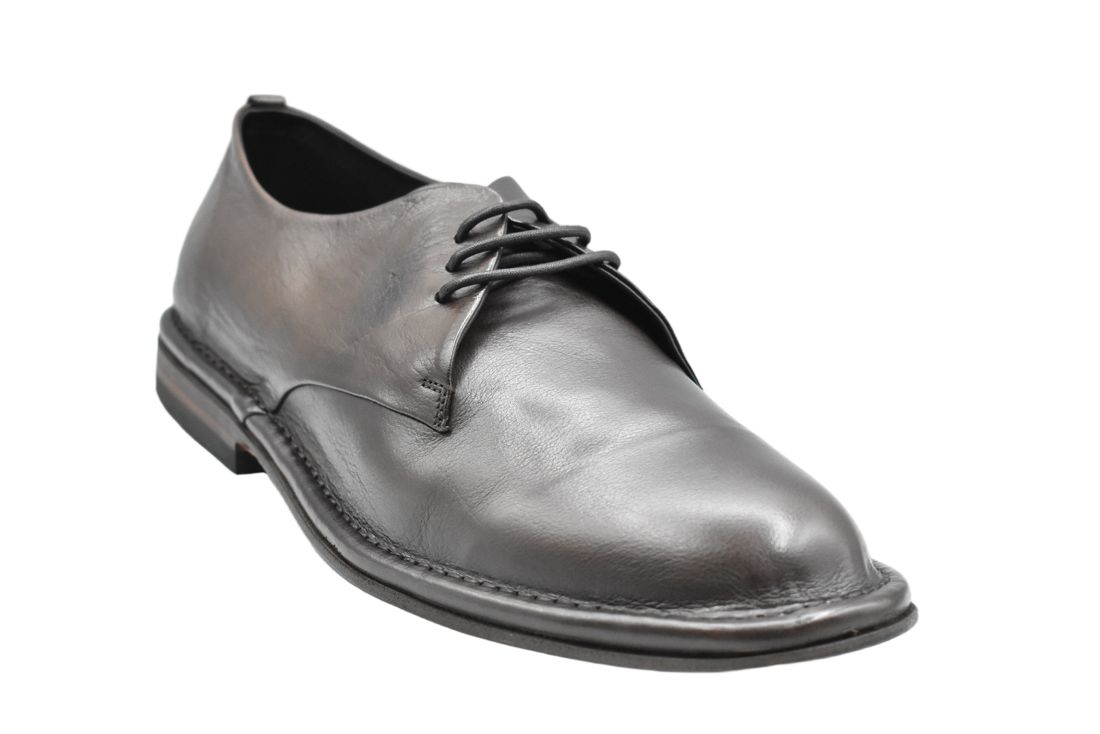 Brunito Low Shoes With Glossy Leather Upper