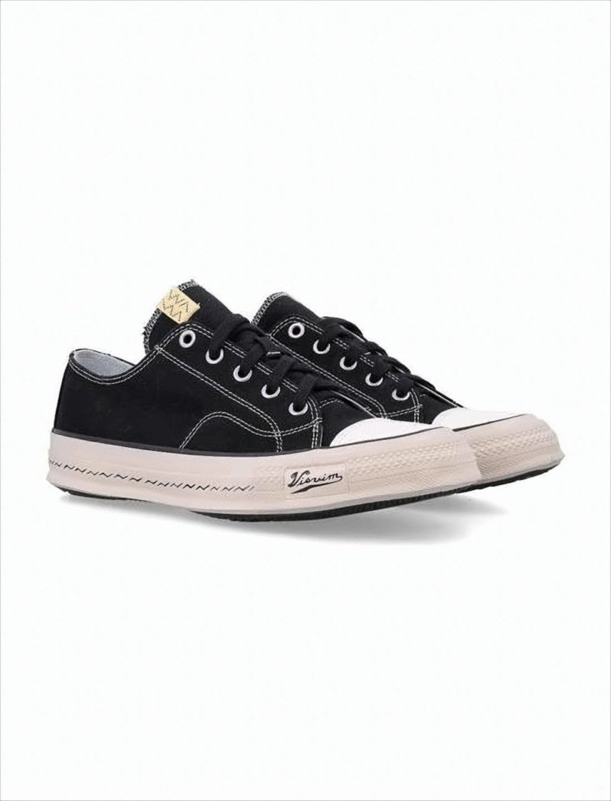 Low-Top Sneakers With Contrasting Stitching And Reinforced Toe Cap