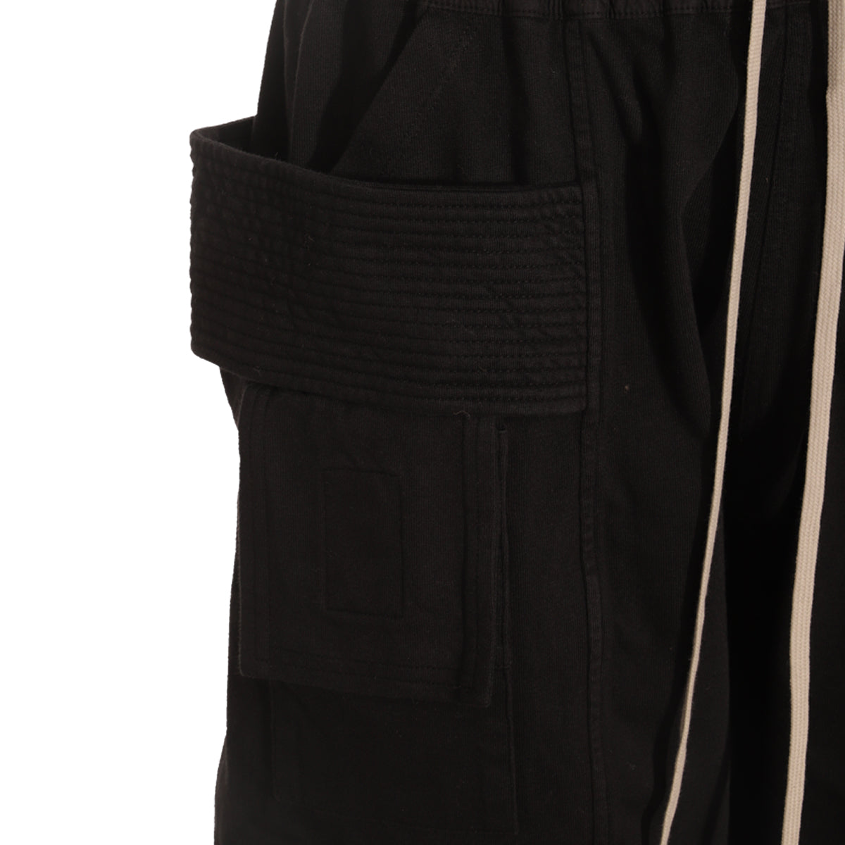 Mid-Thigh Black Shorts With Minimalist Design And Clean Silhouette