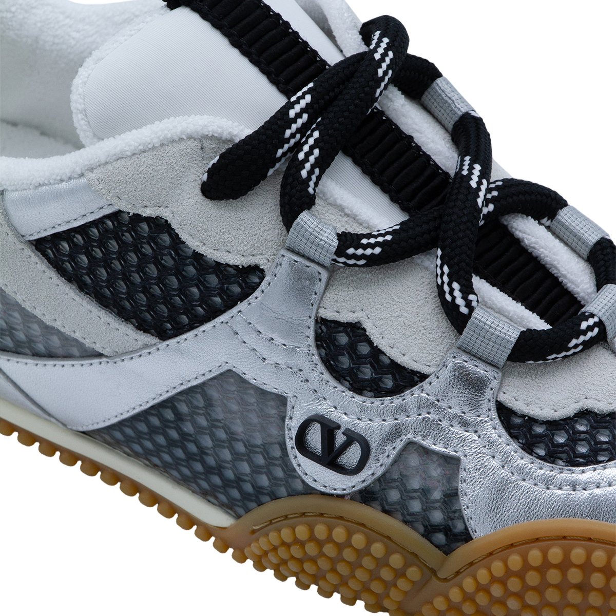Contemporary Low-Top Sneakers with Streamlined Aesthetic