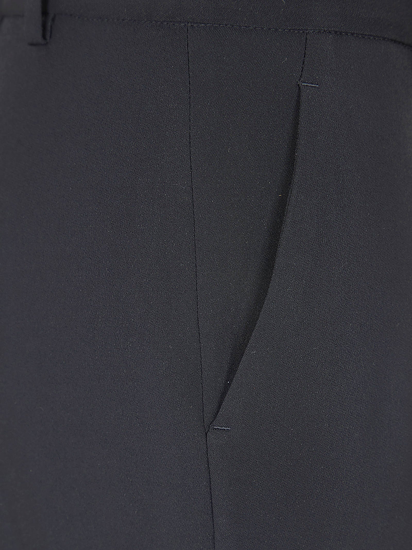 Tailored Black Trousers With Straight-Leg Silhouette And Polished Finish