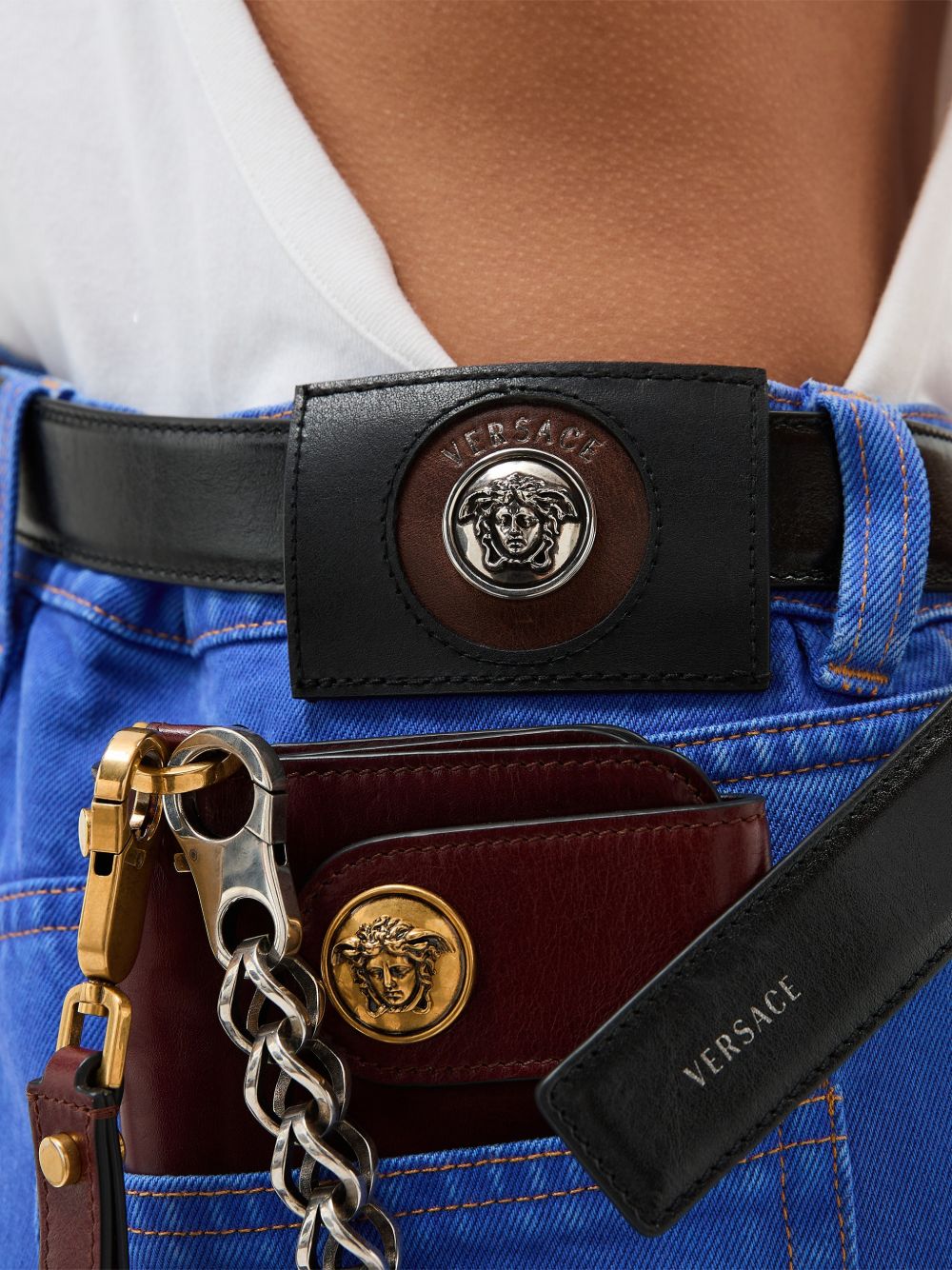 Relaxed-Fit Blue Jeans With Classic Five-Pocket Design