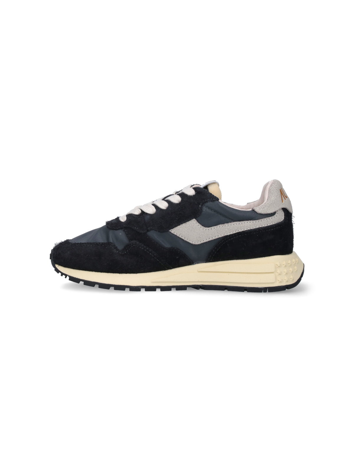 Minimalistic Design Black Sneakers With Sturdy Sole