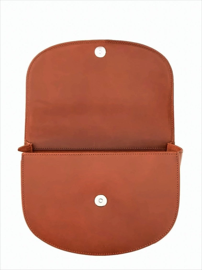 Skórzana torebka crossbody o sztywnej konstrukcji w kolorze głębokiego brązu
