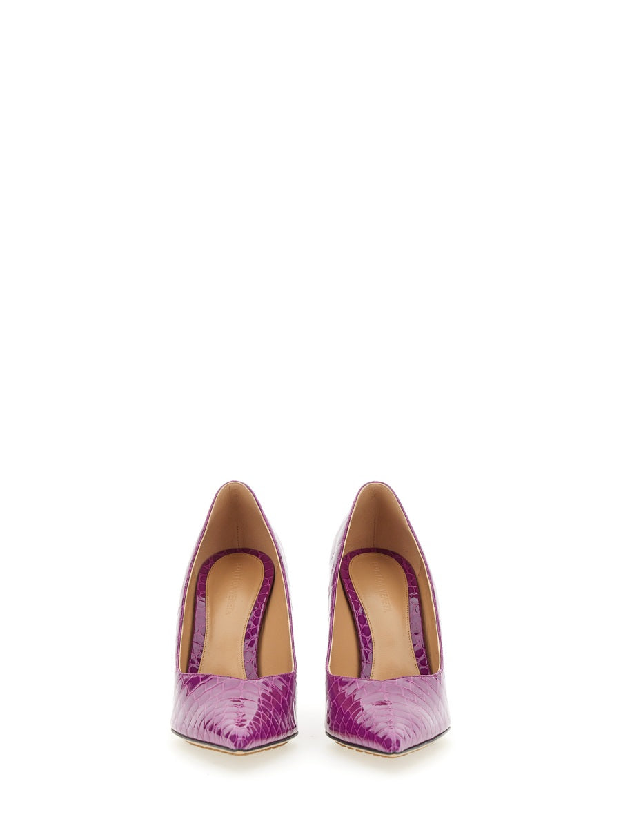 Pointed Decollete Pumps with Crocodile-Embossed Detail
