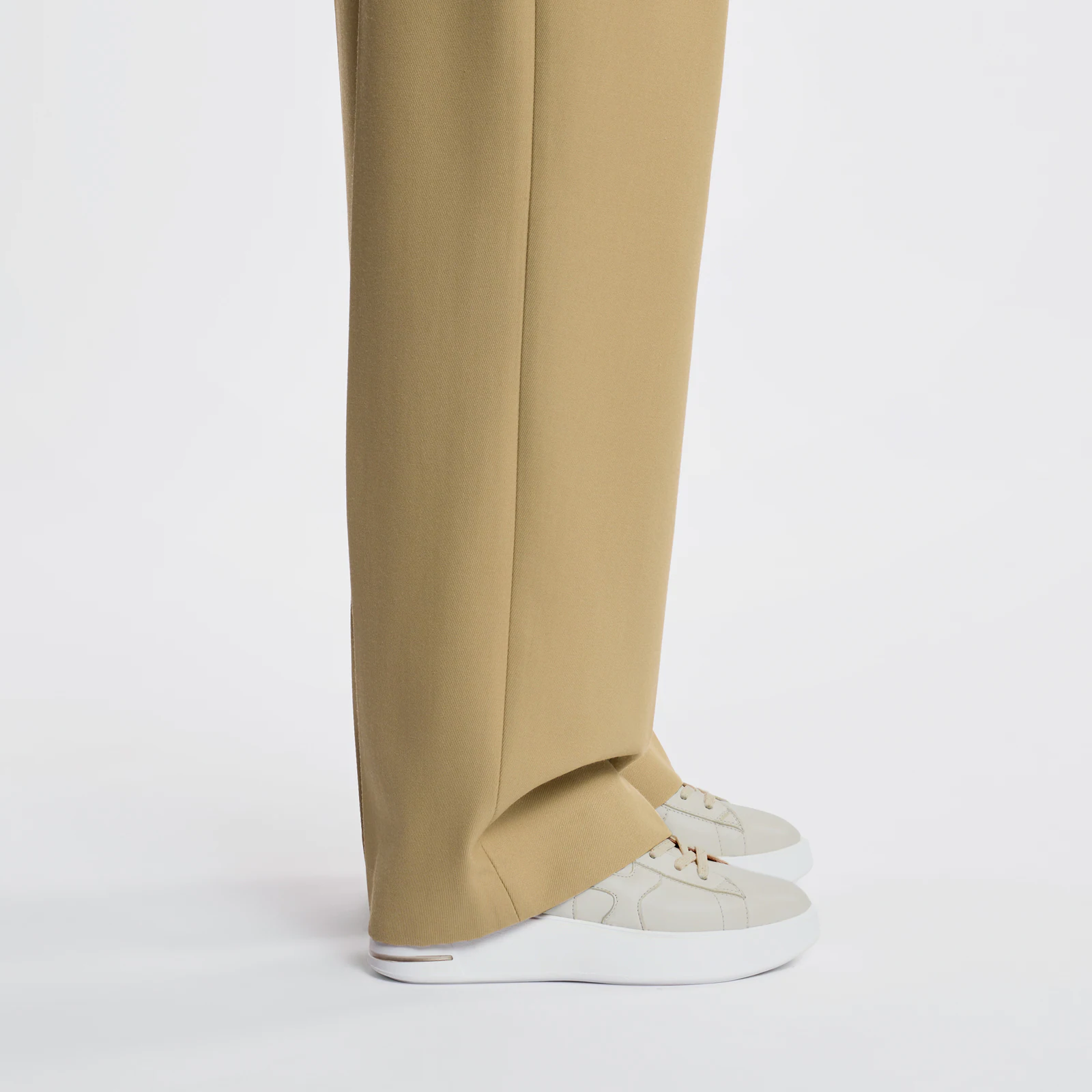 Refined Low-Top Sneakers With Metallic Accents