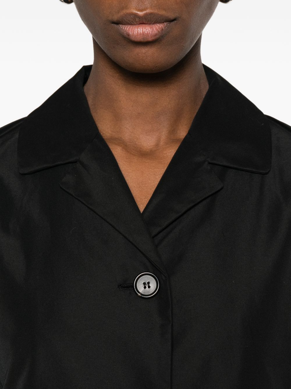 Single-Breasted Black Jacket with Three-Button Closure