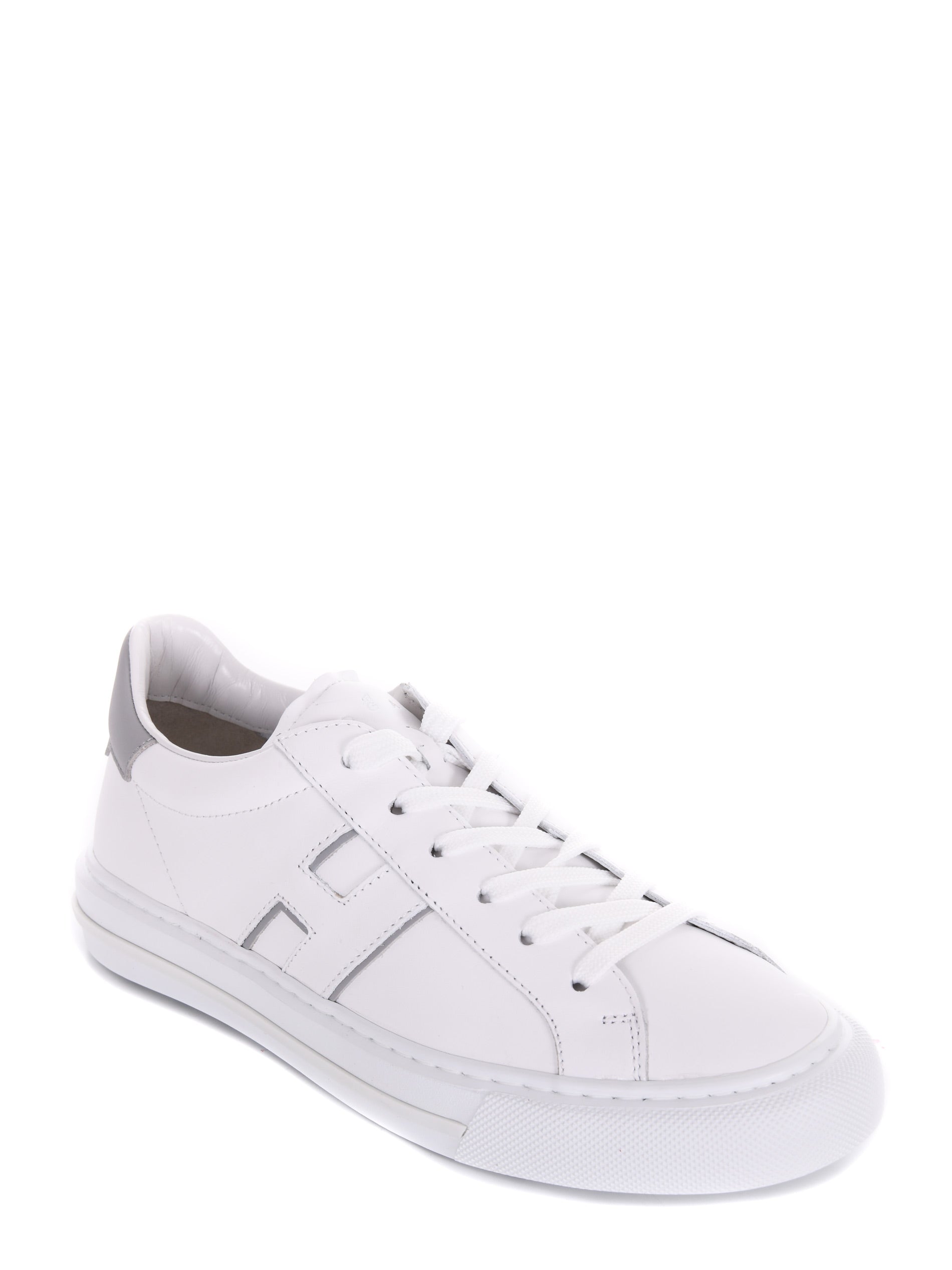 H691 Lace-Up Sneakers With Robust Design