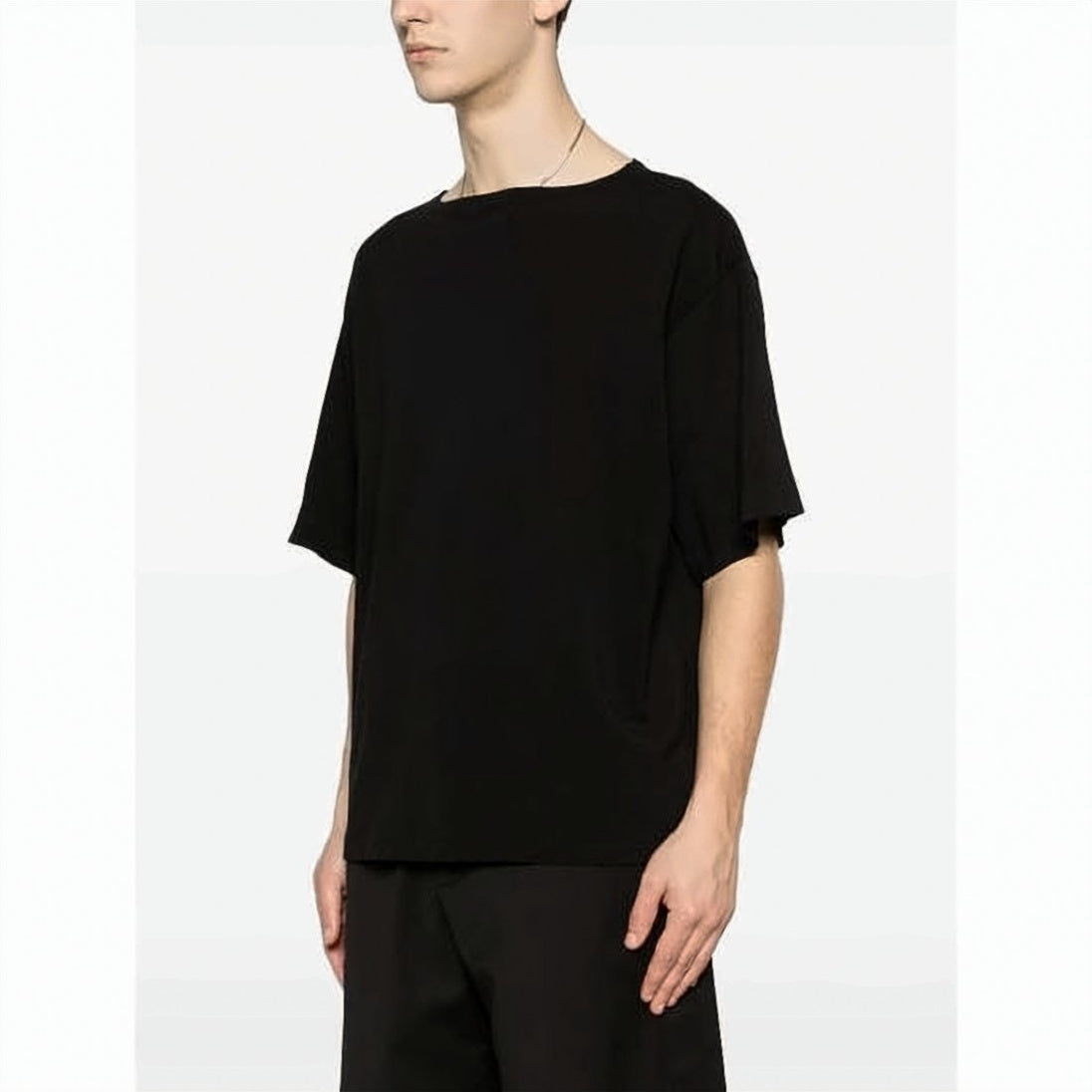 Minimalist Lightweight Black T-Shirt with Round Neckline