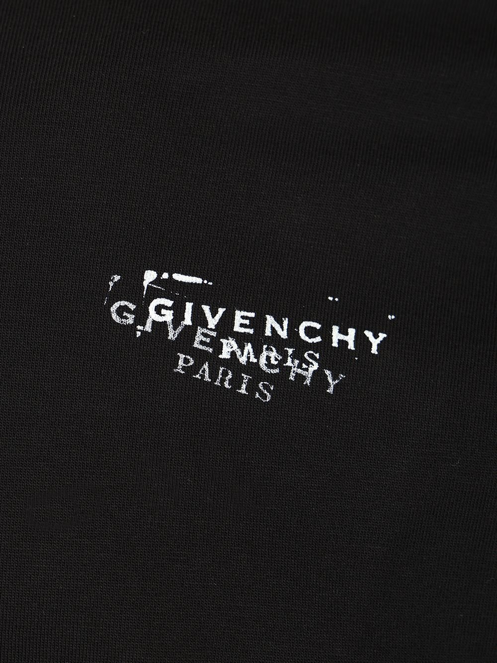 Long-Sleeve Cotton Shirt with Classic Crew Neck and Subtle Logo
