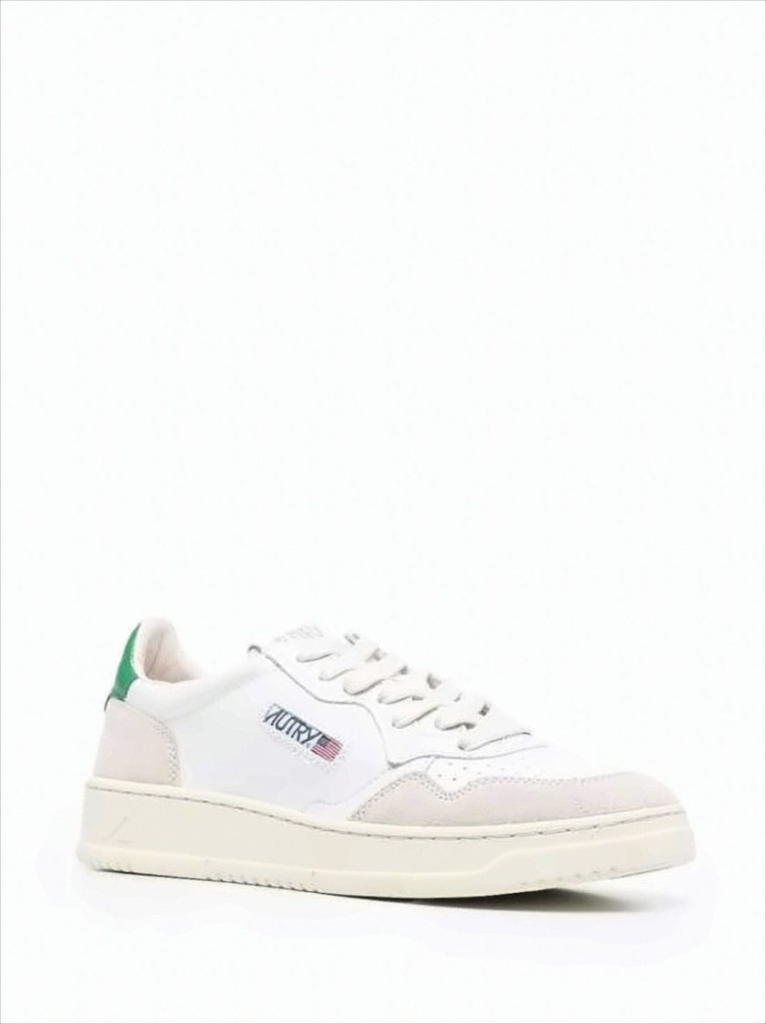 Low-Top Sneakers with Beige Suede Overlays and Green Heel Tab