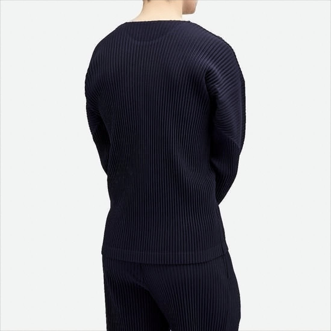 Pleated Black Long-Sleeve T-Shirt With Structured Silhouette