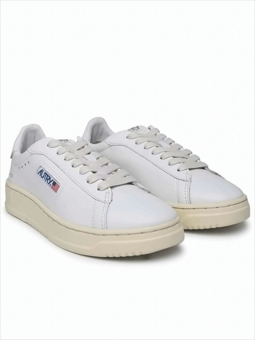 Minimalist Low-Top Sneakers with Smooth Leather Uppers