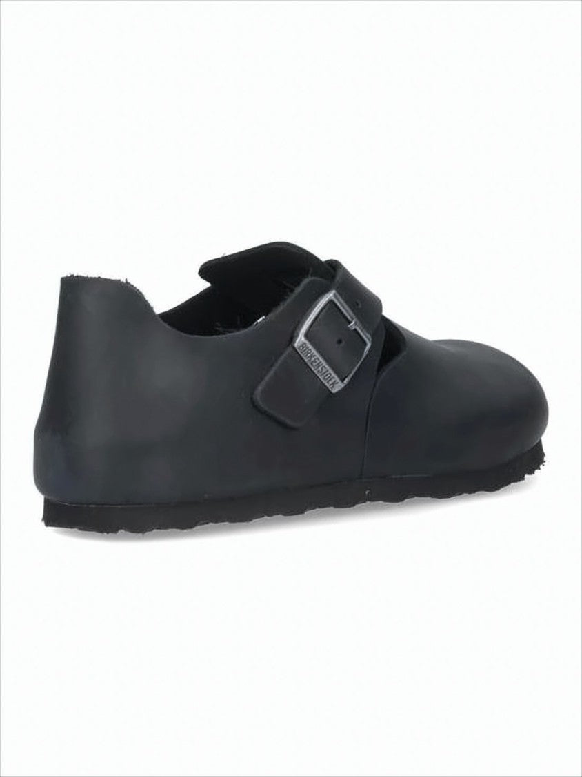 Closed-Toe Sandals with Adjustable Buckle and Suede Lining