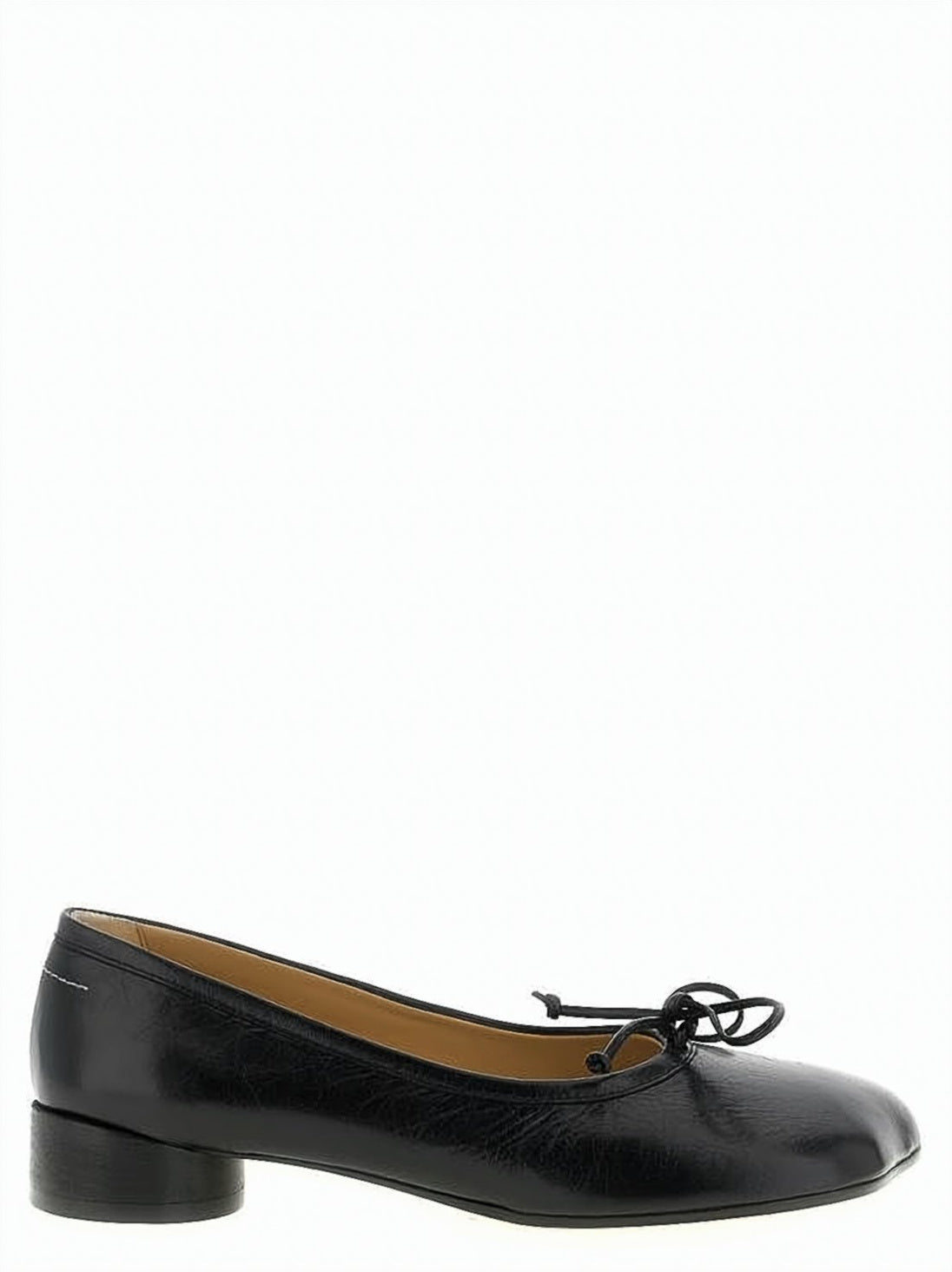 Elegant Black Flat Shoes with Bow Detail and Polished Finish