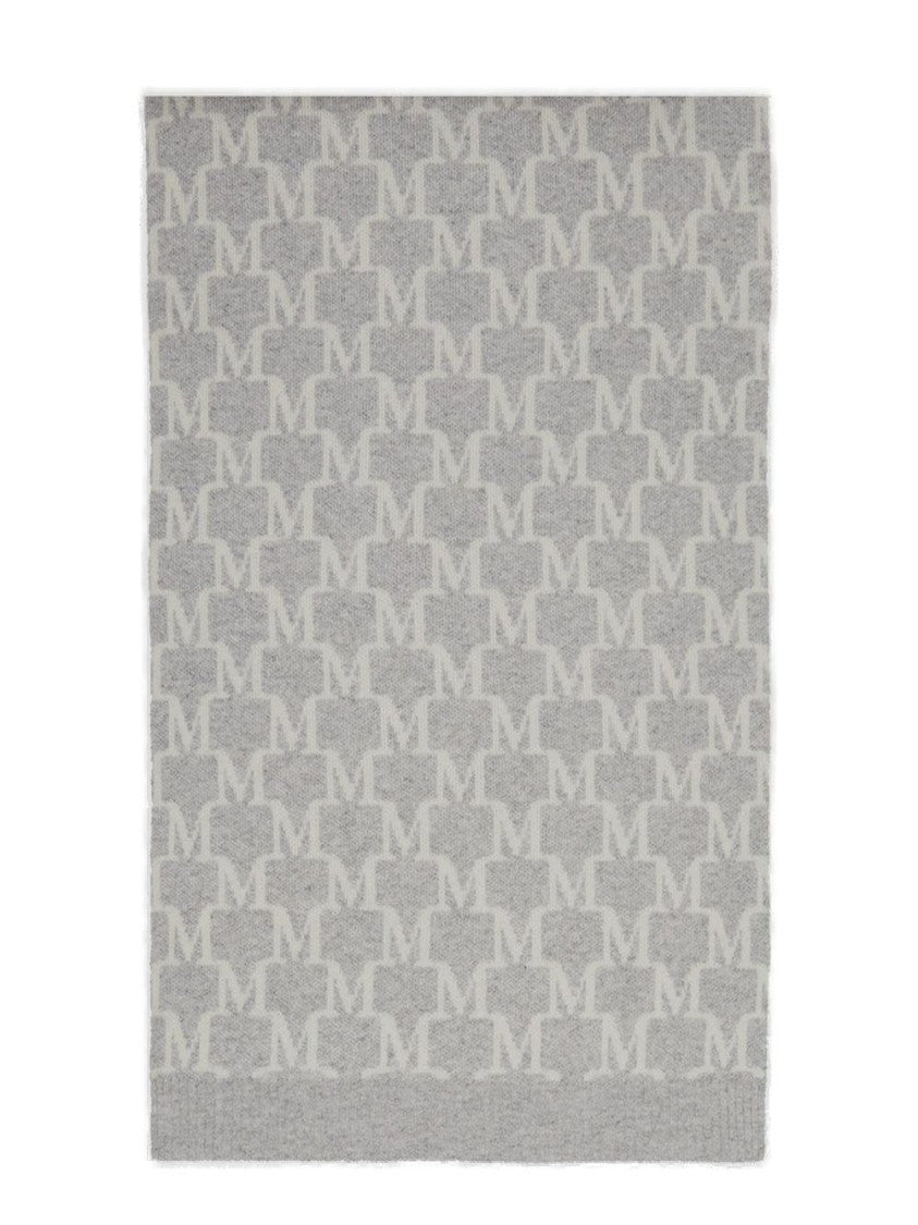 Refined Cashmere Scarf With Timeless Design