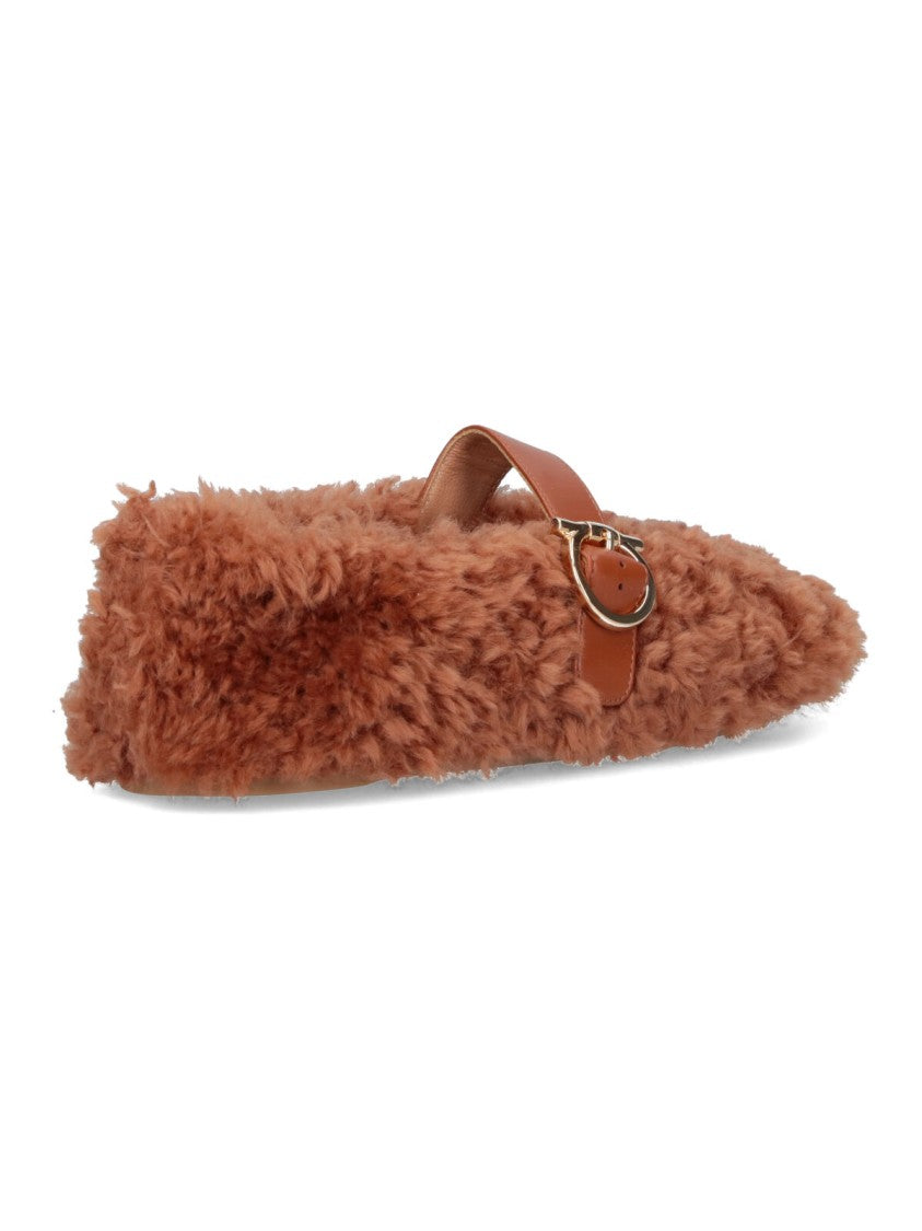 Rounded Toe Flat Shoes With Low-Profile Sole