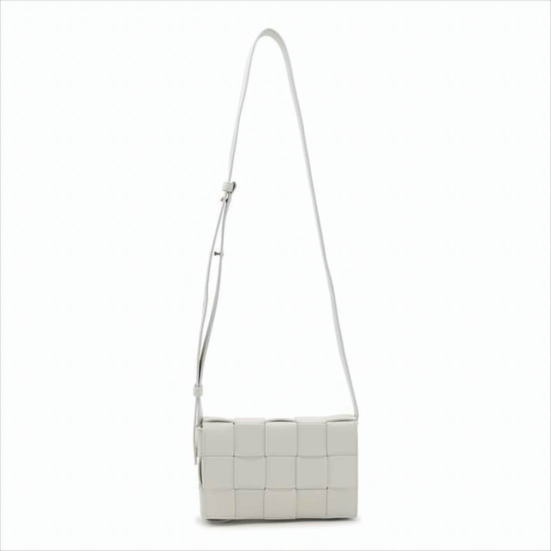 Woven White Crossbody Bag with Structured Silhouette