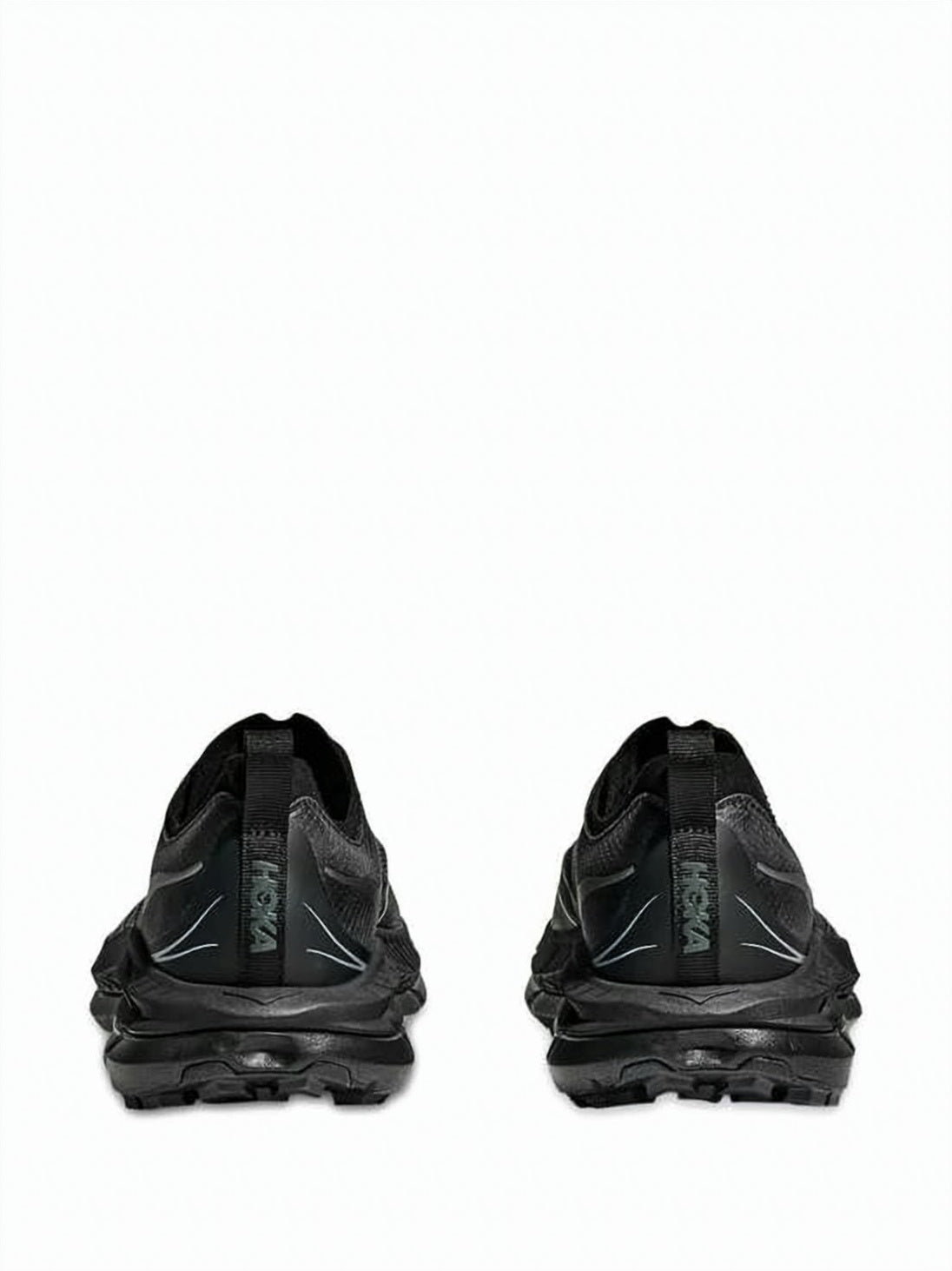 Streamlined Black Sneakers with Durable Rubber