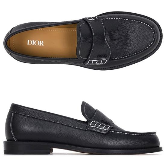 Textured Calf Leather Loafers With Moc Toe Design