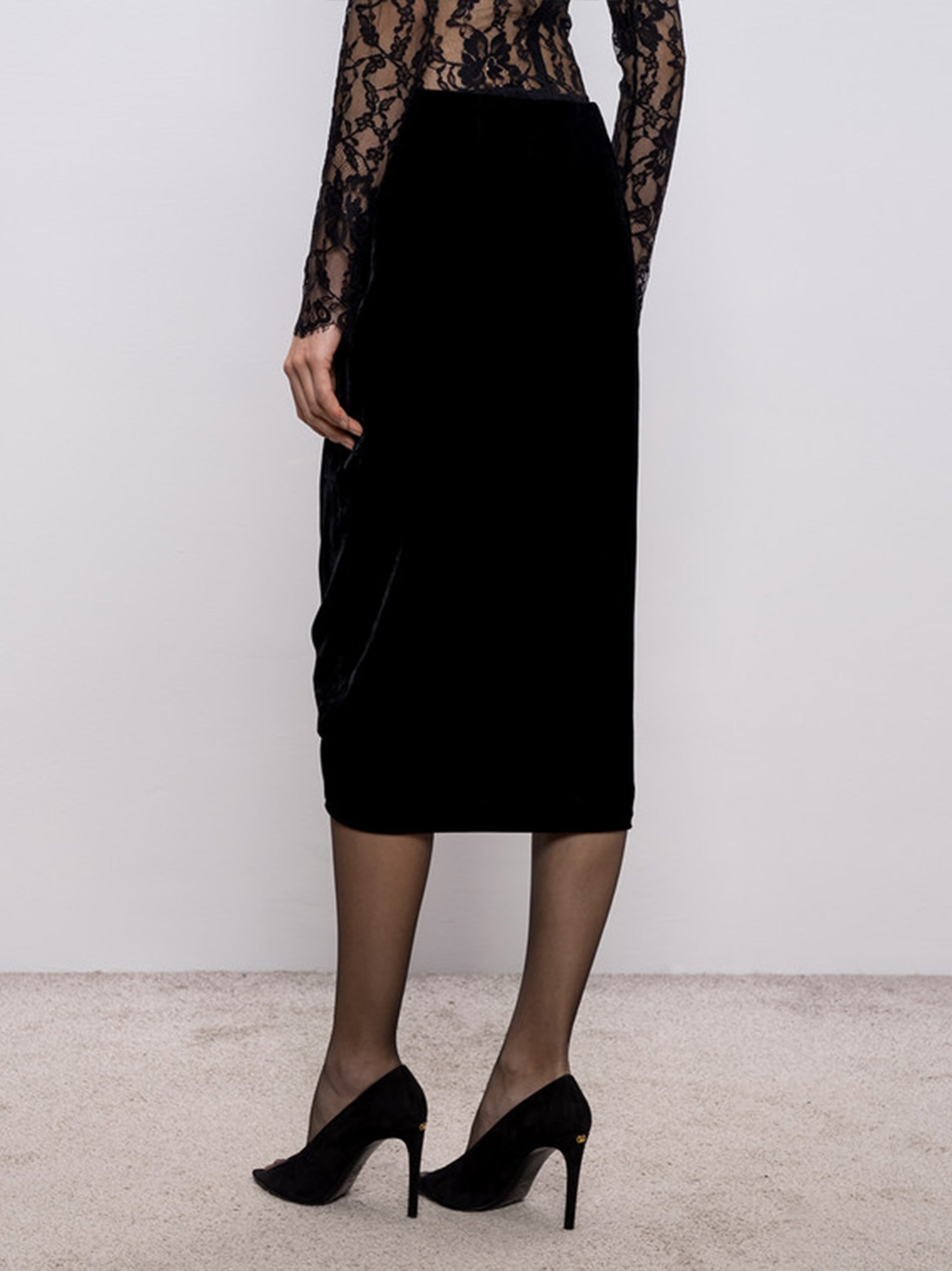 Black Fitted Gathered Front Midi Skirt