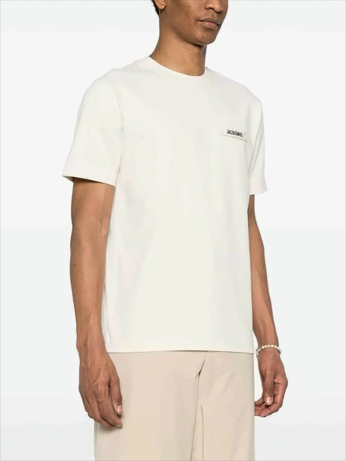 Luźny T-Shirt Jacquemus z Okrągłym Dekoltem i Prostokątną Naszywką