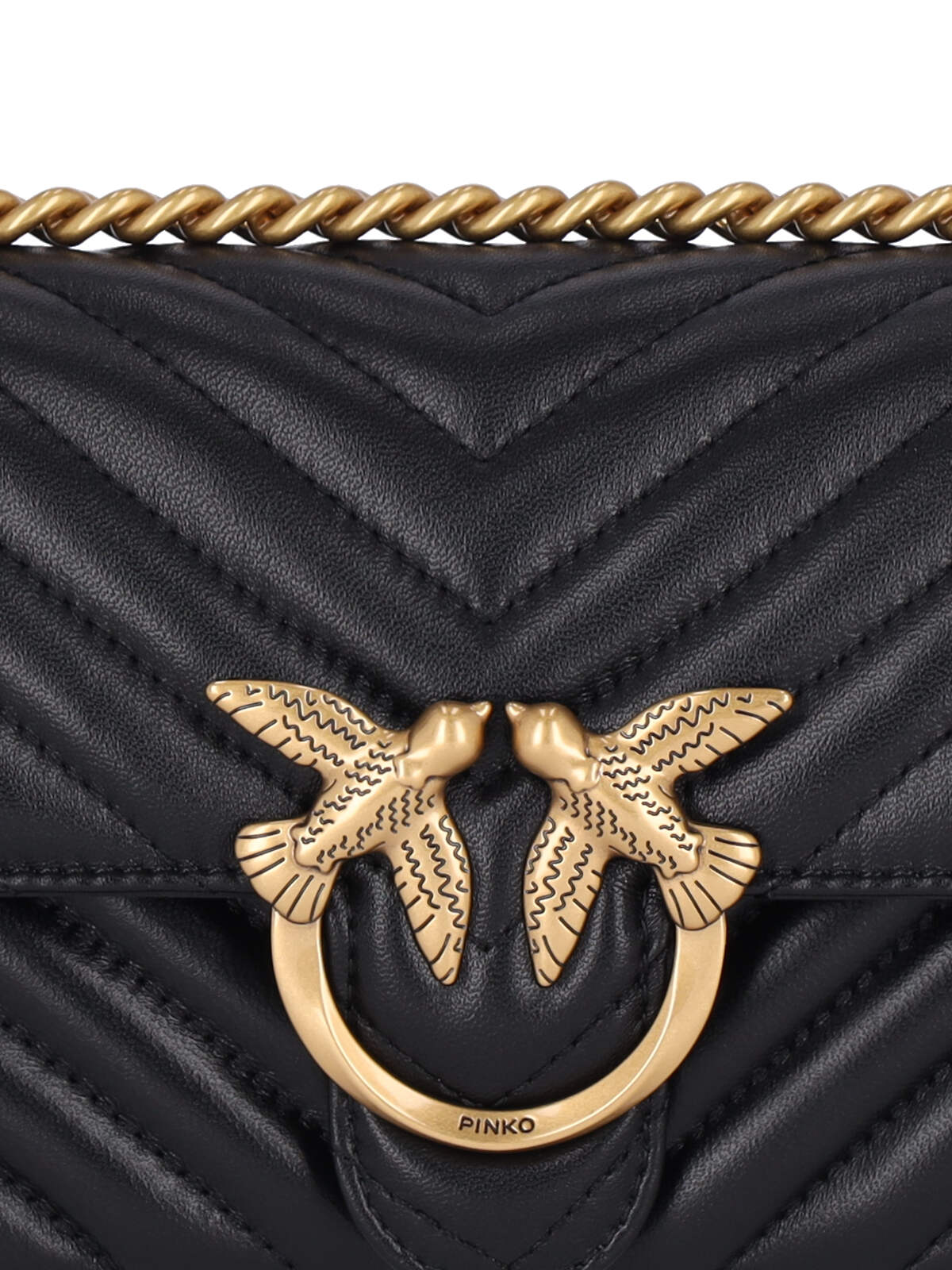 Structured Black Bag With Versatile Carrying Options
