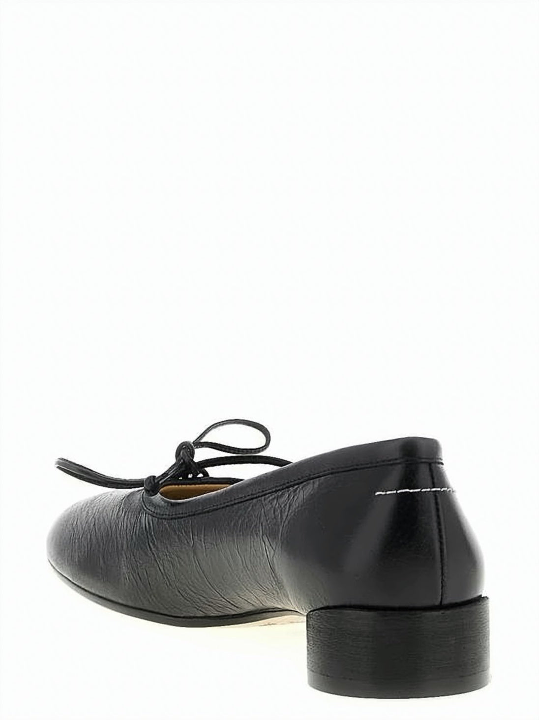 Elegant Black Flat Shoes with Bow Detail and Polished Finish