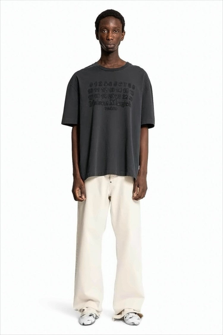 Loose-Fitting Black T-Shirt