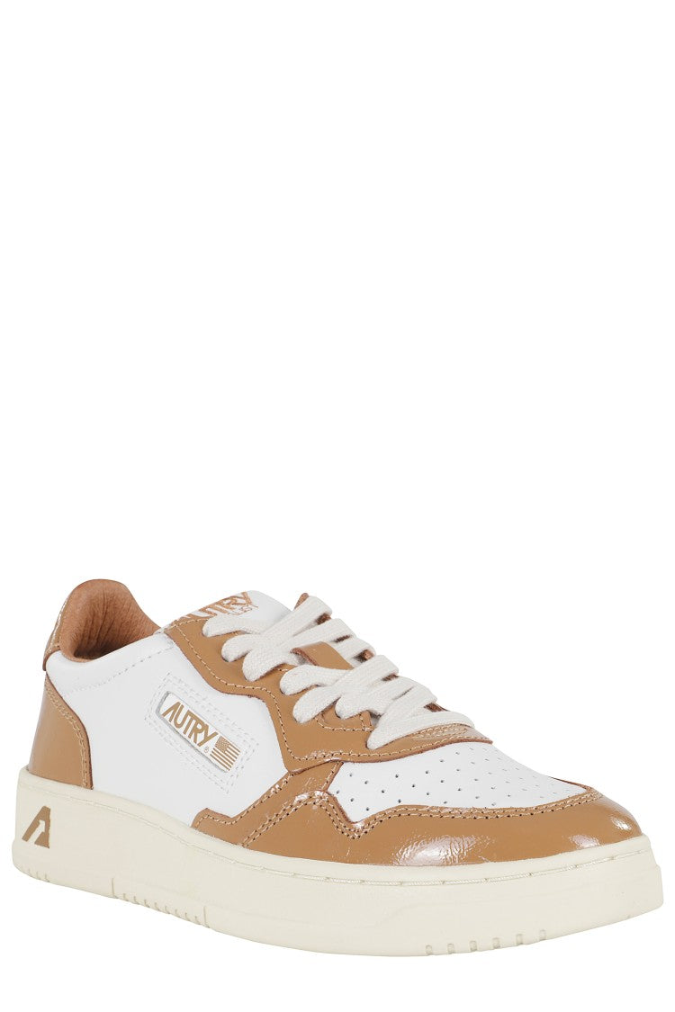 Biało-karmelowe niskie sneakersy Medalist damskie