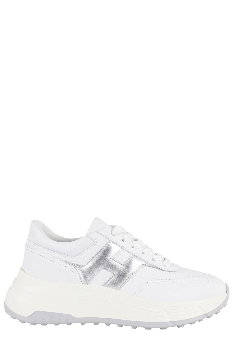 H669 Sznurowane Sneakersy Ze Srebrnym Logo