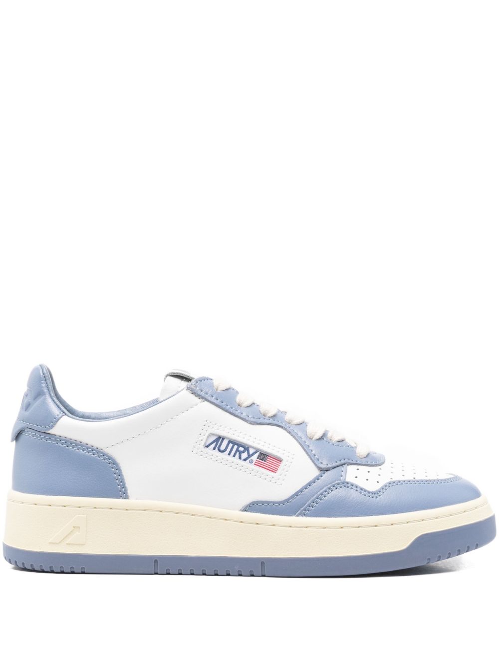 Niskie sneakersy z niebieskimi akcentami